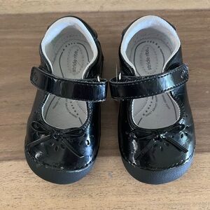 Stride Rite Black patent leather Maryjane shoes size 5.5 wide EUC
